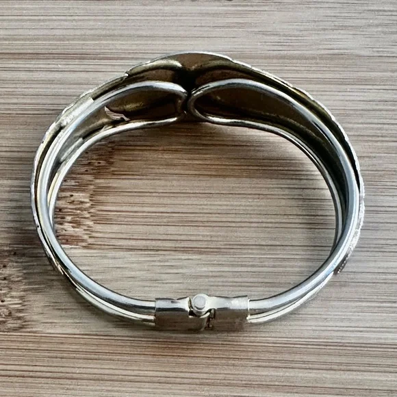 Vintage Cloisonné Hinged Bracelet Flowers and Butterfly Red Bangle Bracelet - Picture 6 of 7